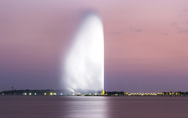 King Fahd’s Fountain in Jeddah at sunset