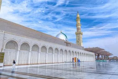 Worshippers around Kaaba